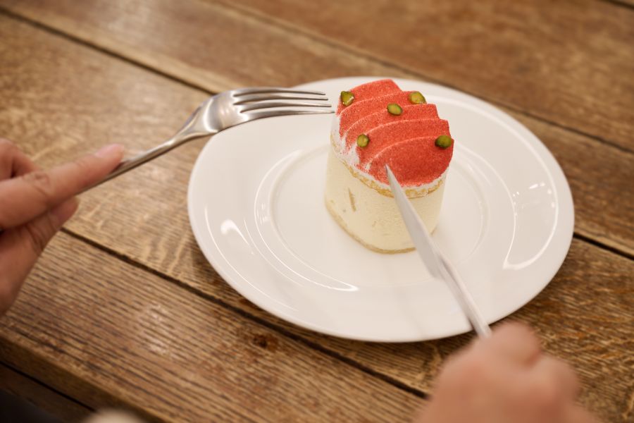 林シェフ曰く「デザート的なところがあるお菓子」で、もともとは『ジャンミエ』のシェフと『ペルティエ』のシェフが共同で考えられたお菓子なのだとか