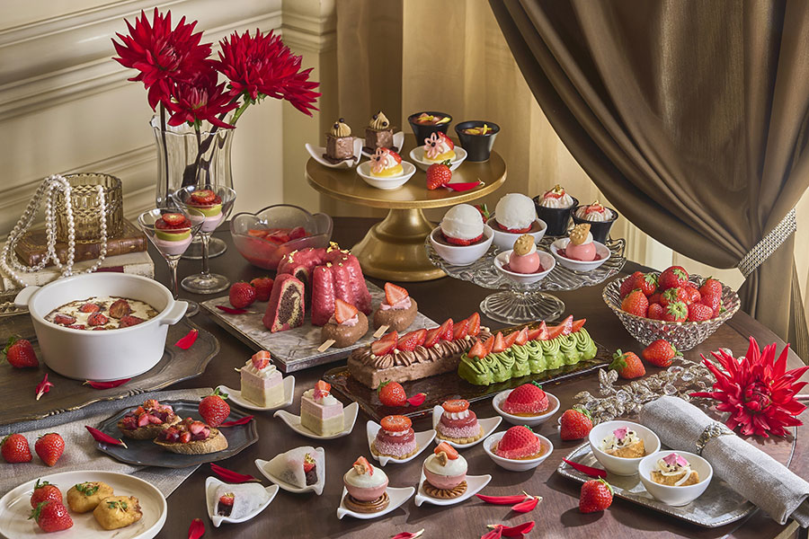 「ザ・リッツ・カールトン大阪」(大阪市北区)で開催中の『ストロベリーアフタヌーンブッフェ―サロン デュ ストロベリー―』(7000円〜)