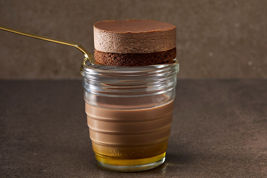 濃厚ガトーショコラとチョコレートプリン(CACAO HUNTERS コロンビア100%、648円)