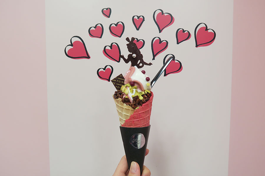 「苺ベリィでミルキーでナッティなソフトクリーム(苺ミルク・プランセスアリストッピング)」(1133円/大阪高島屋限定)(1月26日・高島屋大阪店バレンタイン『アムール・デュ・ショコラ』/Lmaga.jp撮影)