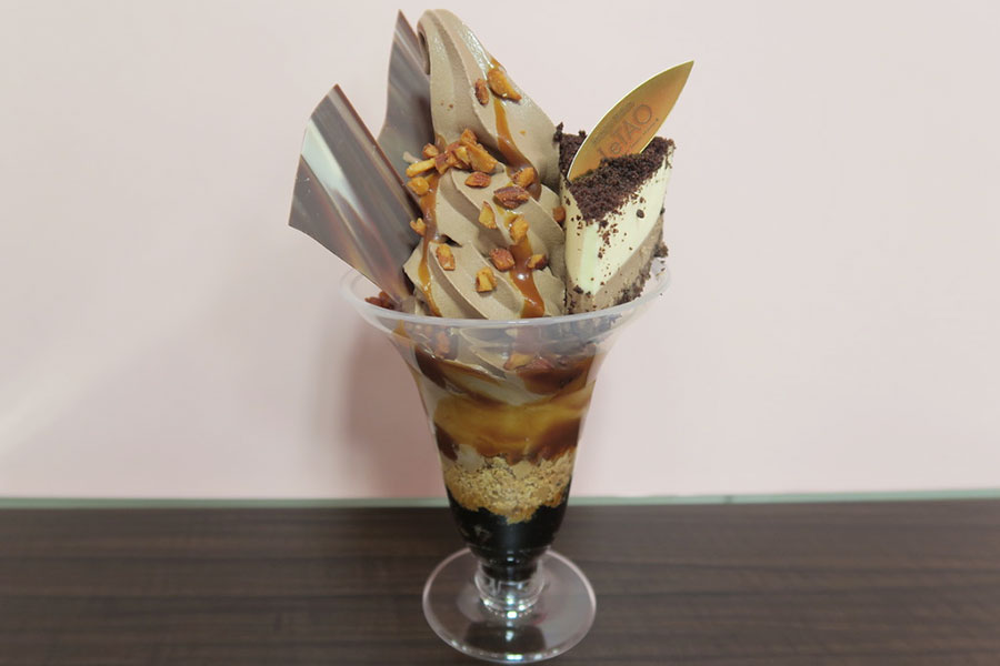 「小樽洋菓子舗ルタオ」の「キャラメルナッティショコラパルフェ」(1320円/大阪高島屋限定)(1月26日・高島屋大阪店バレンタイン『アムール・デュ・ショコラ』/Lmaga.jp撮影)