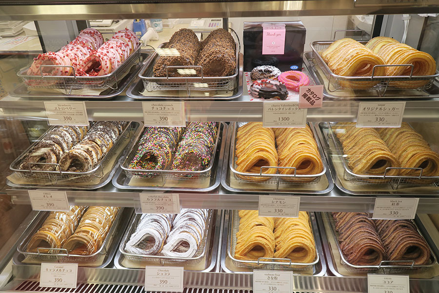 「米粉チュロス専門店PARA」実演販売のチュロス(単品330円〜)(1月26日・高島屋大阪店バレンタイン『アムール・デュ・ショコラ』/Lmaga.jp撮影)