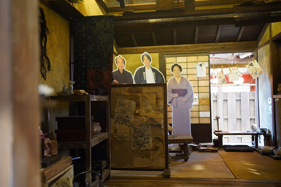 「『ばけばけ』セット公開」で展示されている「天国長屋」の松野家(2月19日撮影/Lmaga.jp)
