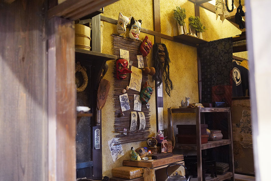 「『ばけばけ』セット公開」松野家の中の様子。右側の布にカメラマンが隠れていた(2月19日撮影/Lmaga.jp)