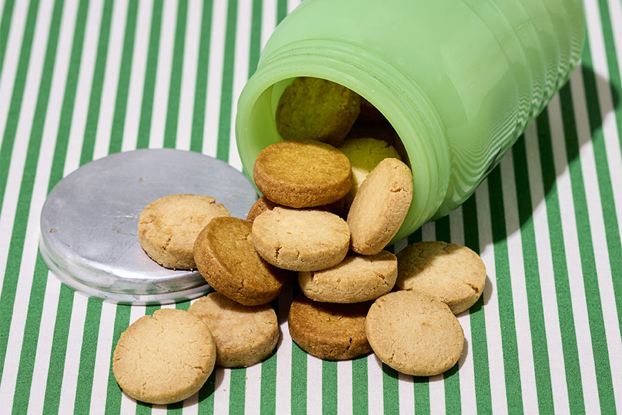 「パティスリーアントルヌー&たかやマルシェ」塩サブレで表現するバター食べ比べ缶(24枚入り)2400円◎前半