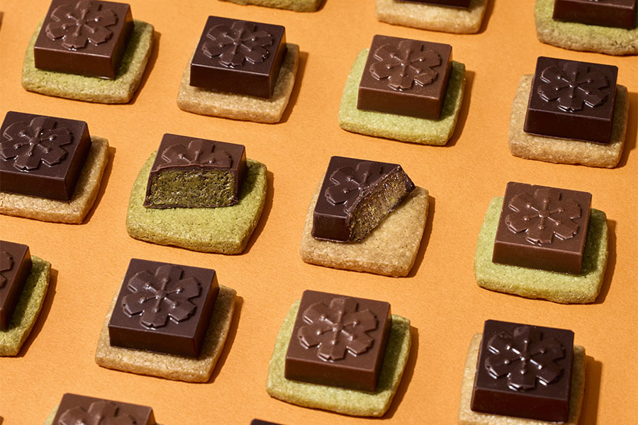 「ル・ビスキュイ・アラン・デュカス」カレ・ピュール・ブール・プラリネ・サクラ(2種9個入り)4860円◎後半