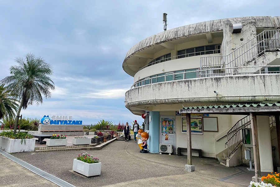 <道の駅の写真>建物が丸い形をしていて、レトロでフォトジェニック。建替えの計画もあるそうなので早めに目におさめたい