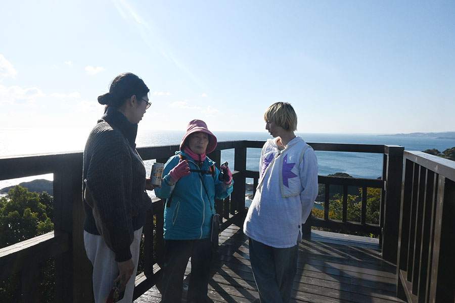 日向岬でも、登山中の地元の方がいろいろ教えてくれました!