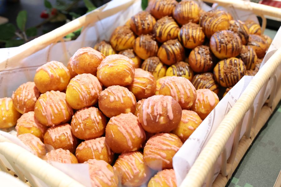 生ドーナツもいちごチョコ・ダークチョコの2種が登場