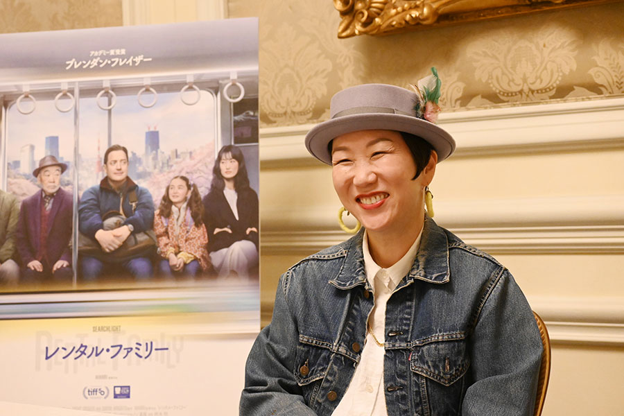 映画『レンタル・ファミリー』のHIKARI監督