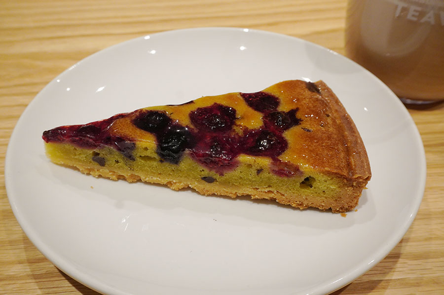 イタリアの老舗ベーカリー「プリンチ」のデザート「トルタ ピスタチオ&ベリー(イートイン880円)」