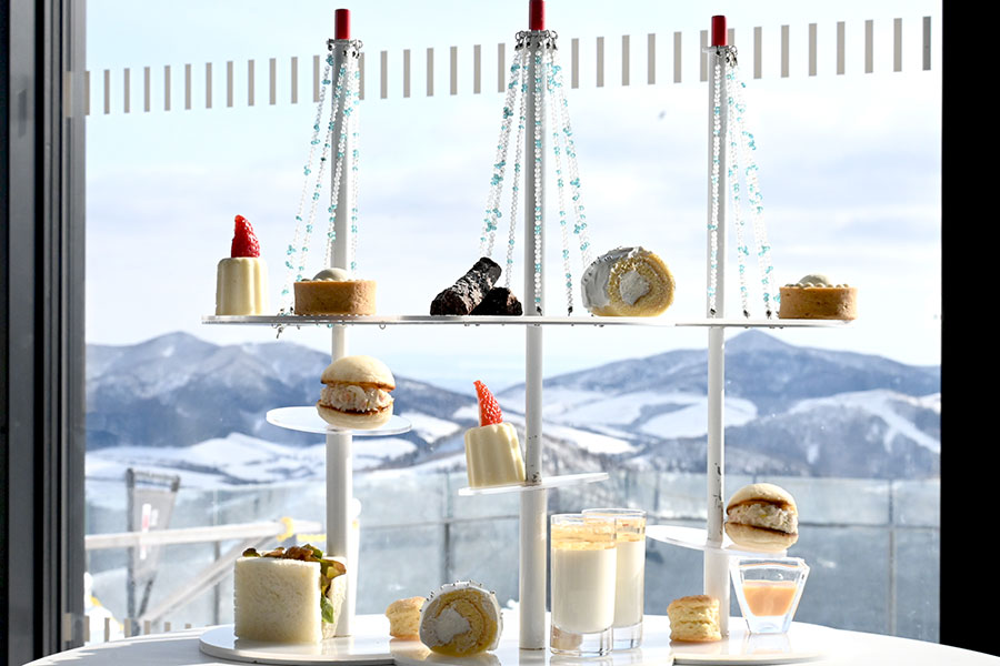 「霧氷アフタヌーンティー」(1名7500円/写真は2名分)