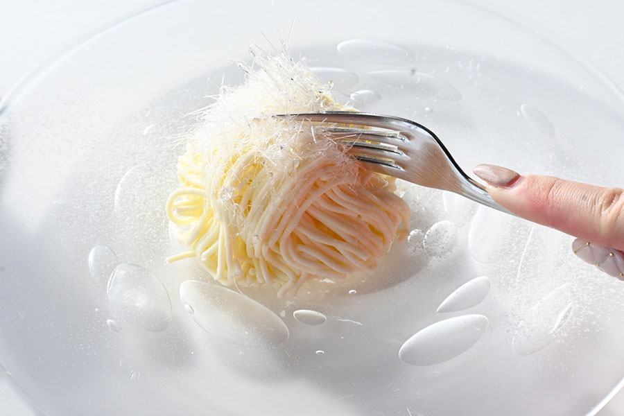 霧氷モンブラン。「霧氷」をイメージした飴細工など、見ても食べても楽しいメニュー
