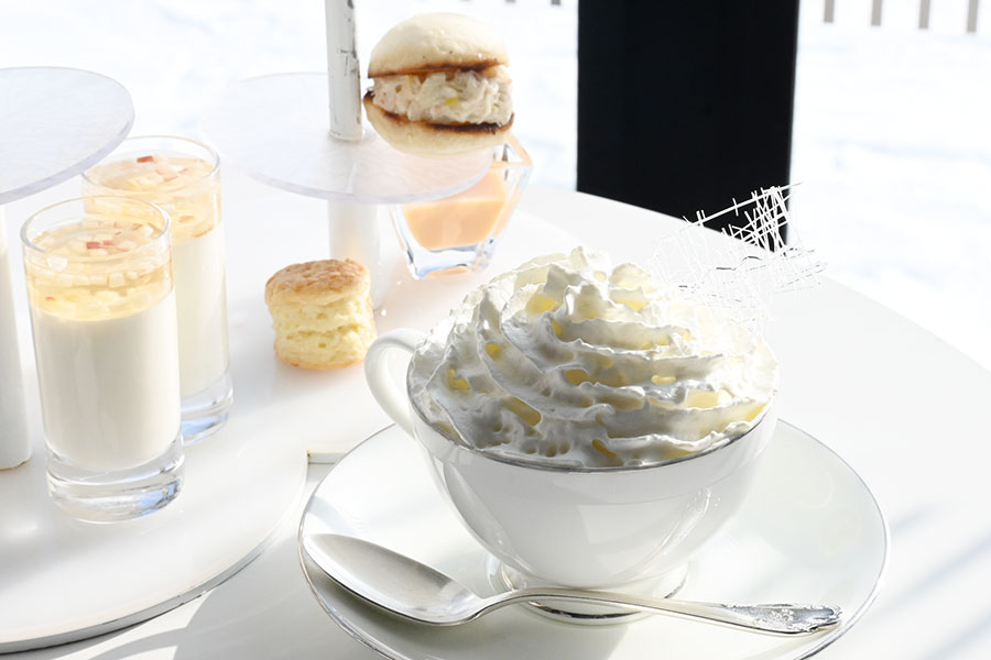 冬季限定の「霧氷クリームコーヒー」などのドリンクは好きなだけオーダーできるのがうれしい