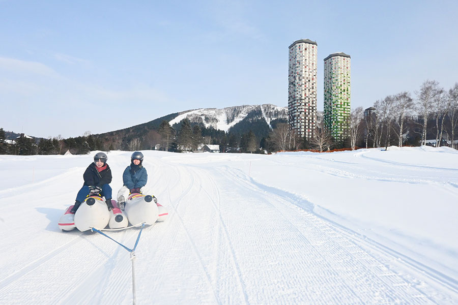 凄まじい疾走感。ドライバーの運転テクも見ていて楽しい