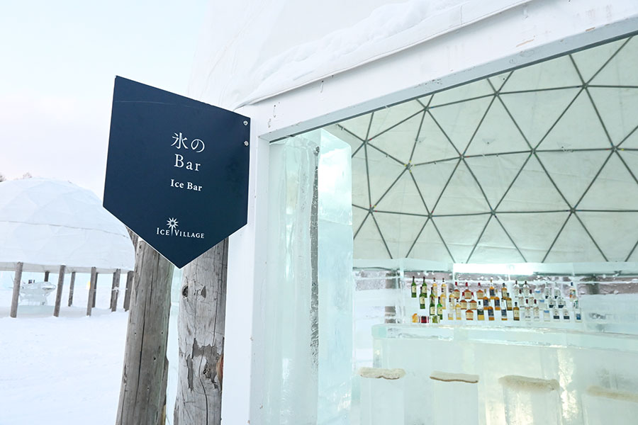 大人向けの「氷のBar」。店内の椅子ももちろん氷製!お尻が心配になるが、きちんとクッションが設置されているので安心だ