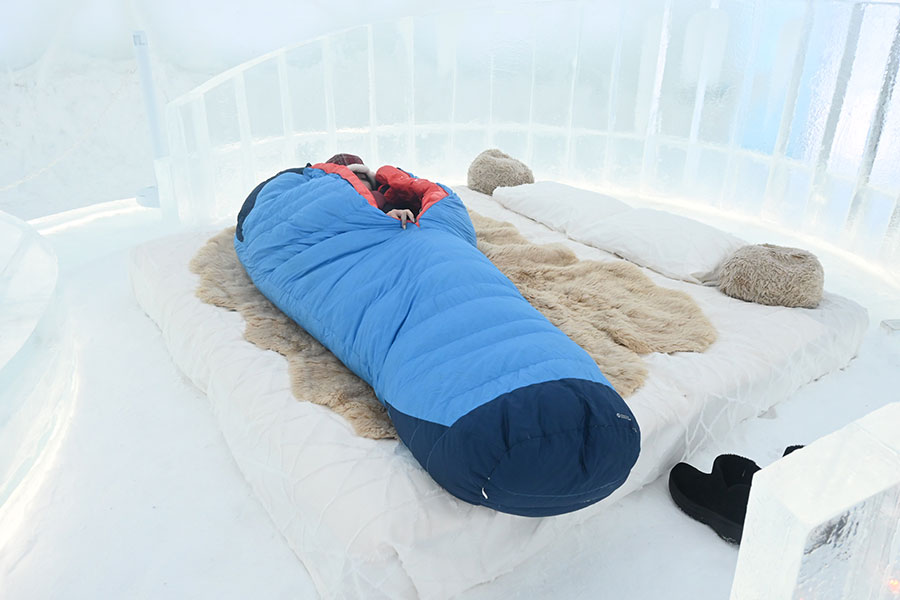登山でも使用されているシュラフがベッド代わりなので、氷点下の中眠っても大丈夫