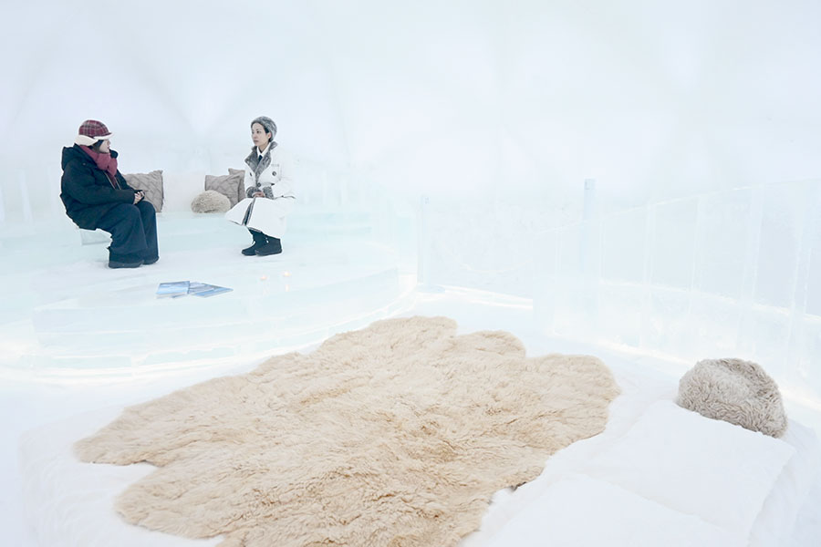 天井や壁、全て氷でできたホテル