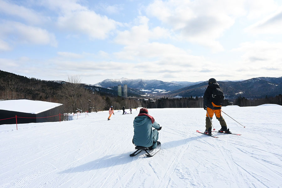 スキーヤーやスノーボーダーと同じルートを滑走。これもスノーカートの醍醐味