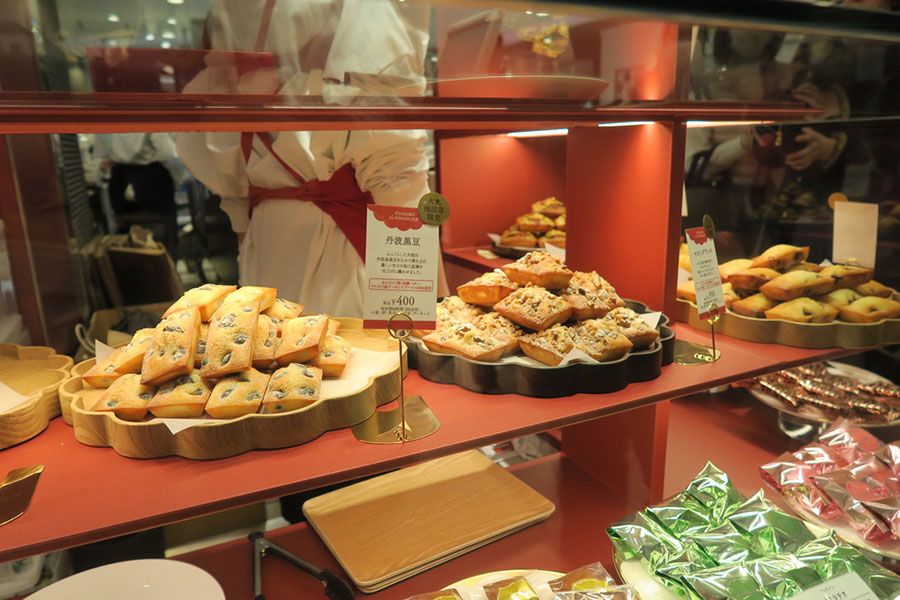 フィナンシェ専門店「チヒロ ザ フィナンシェ」の焼き立てフィナンシェは全8種(3月1日/Lmaga.jp撮影)