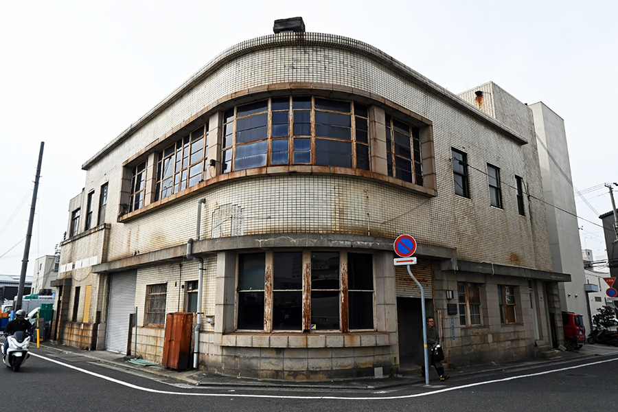 「旧加藤開運本社ビル」外観(Lmaga.jp撮影)
