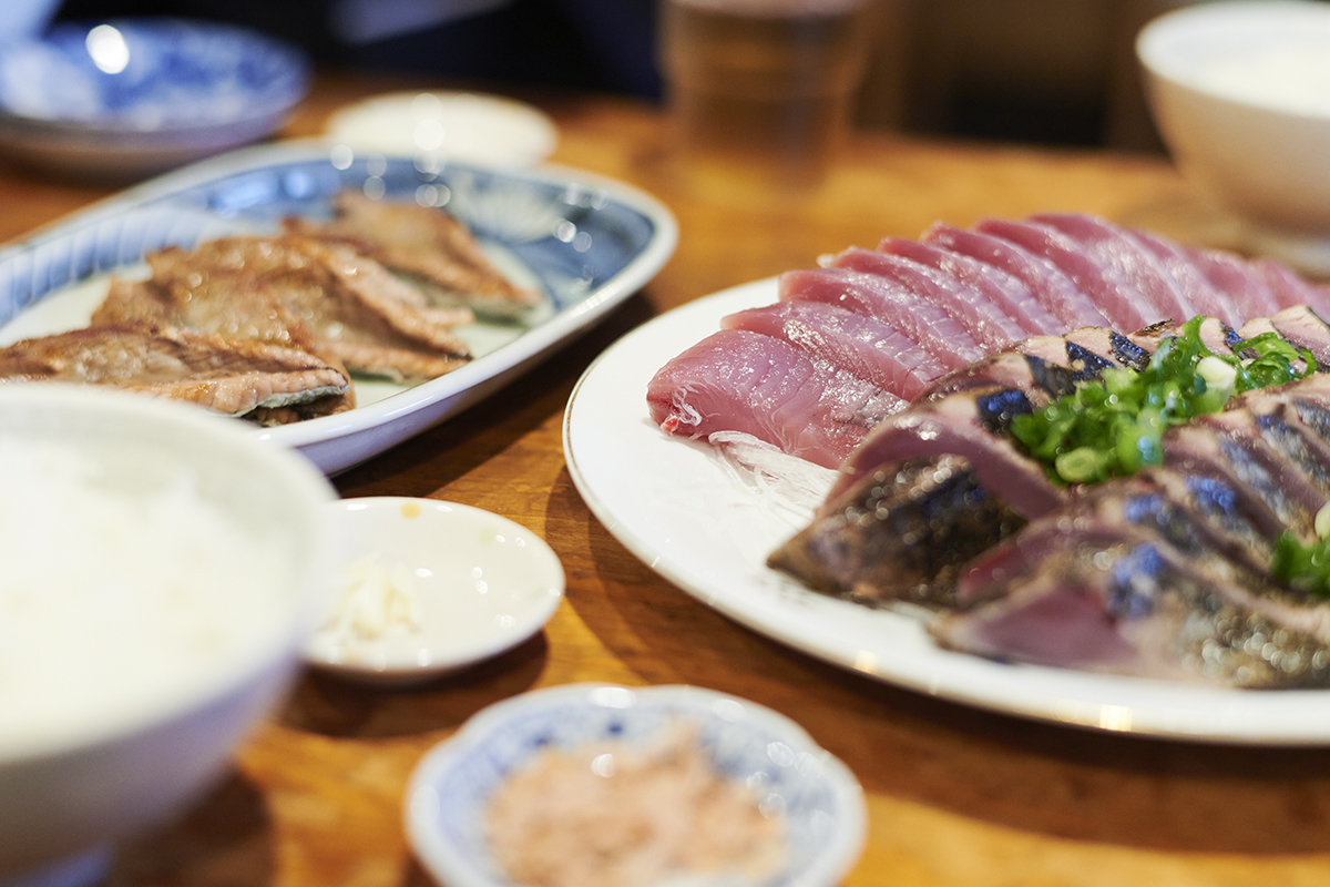 捌きたて、焼きたては目の前の食堂で!