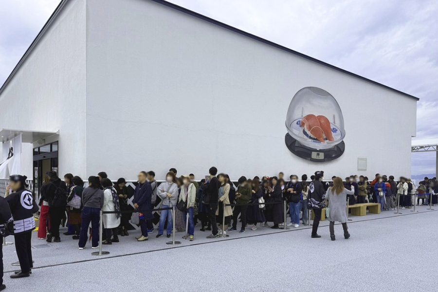「くら寿司 大阪・関西万博店」開催時の行列の様子
