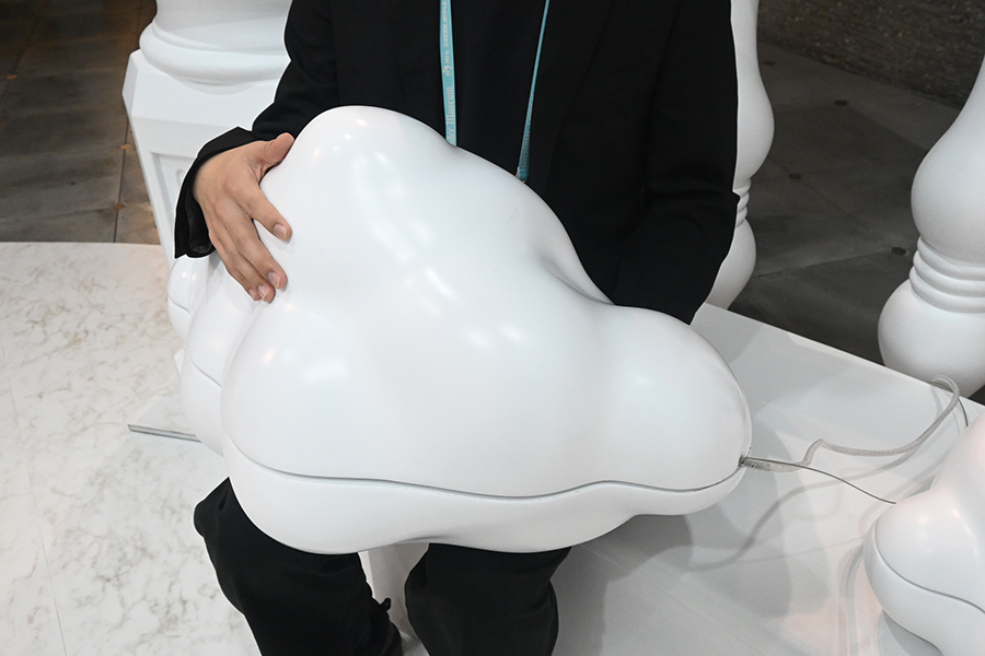 触りながら「ケセラセラ」を体感(Lmaga.jp撮影)