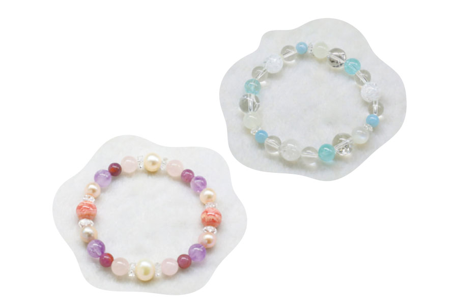 右から、ブルー系21,920円、ピンク系16,910円。