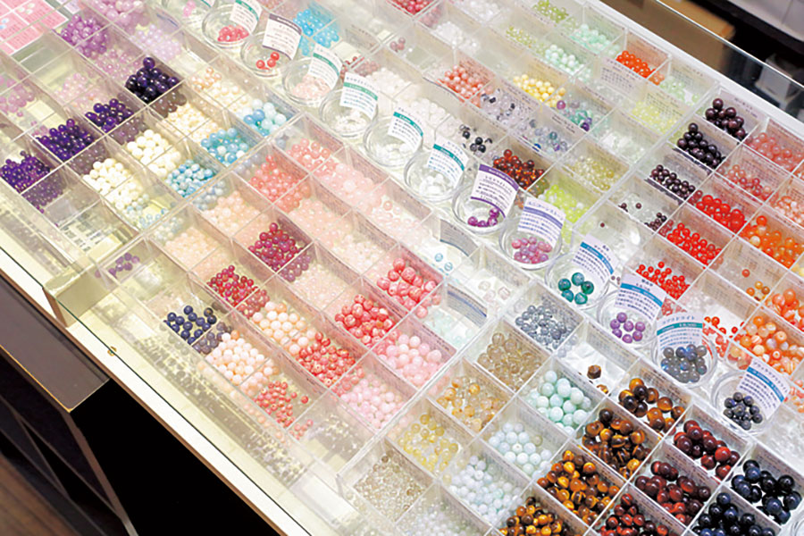 価格は使用する石の種類や量によって変動。