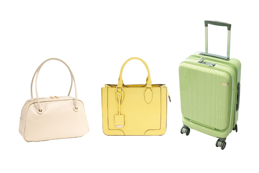 右から、ディフェレンスのスーツケース、ジュエルナローズのハンドバッグ、ショルダーバッグなど、エースのかばんがどこよりもお得に。品ぞろえは日々変わるので、こまめにチェックして。