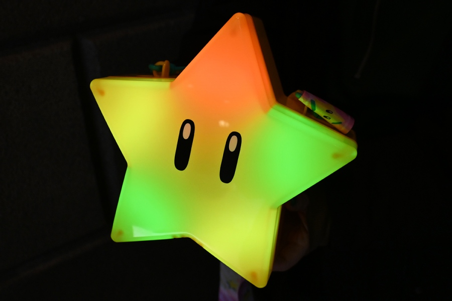 カラフルに光り、「無敵モード」を感じられるBGMも流れる