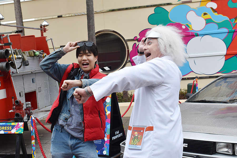 熱烈な作品ファンのせいのすけさん。ドクも「マーティ!」と喜んでいた(3月3日・大阪市内)