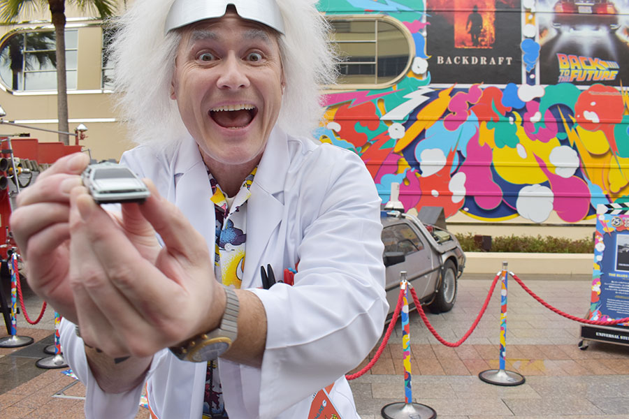 ファンを沸かした『バック・トゥ・ザ・フューチャー』のドクとのグリーティング(3月3日・大阪市内)