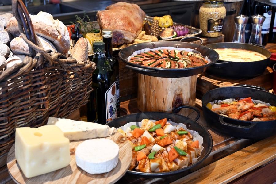 「ANAクラウンプラザホテル神戸」4階「カジュアルダイニング ザ・テラス」は開放的な雰囲気