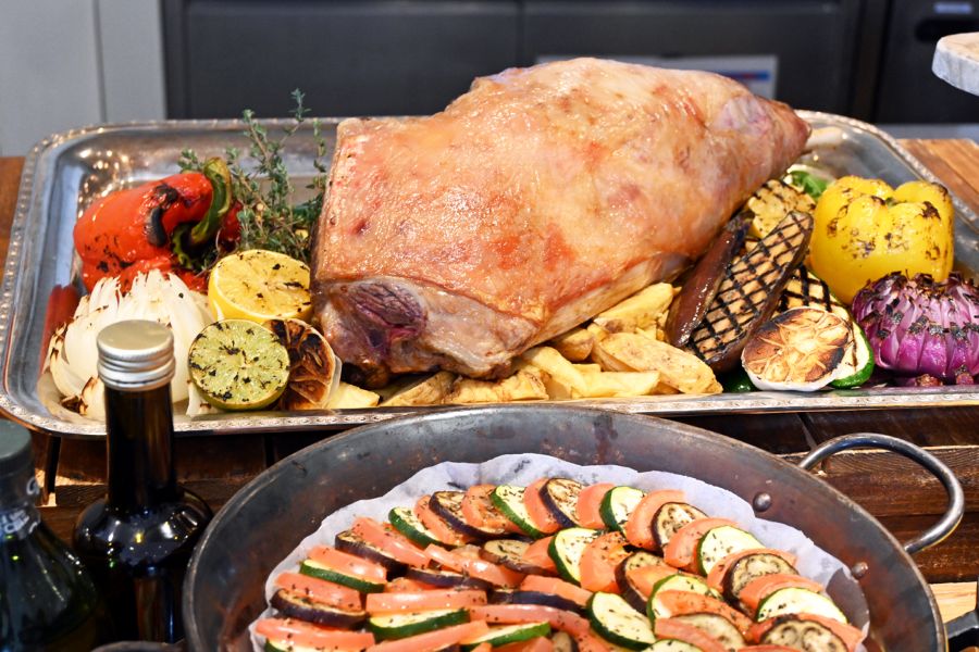 「ANAクラウンプラザホテル神戸」4階「カジュアルダイニング ザ・テラス」は開放的な雰囲気