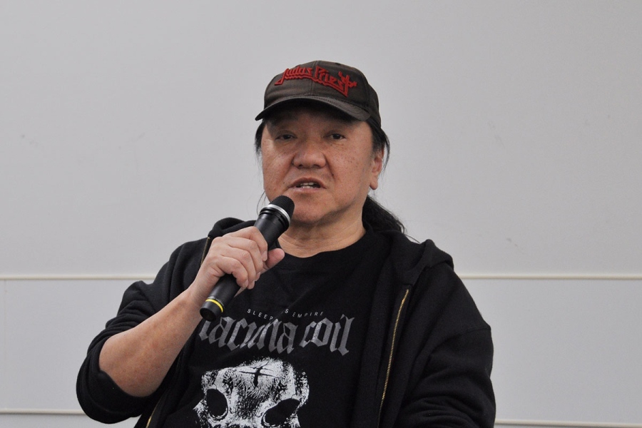 大阪でおこなわれた『アケチコ!~蒸気の黒ダイヤ、あるいは狂気の島~』の会見にて。座長・演出のいのうえひでのり(4月3日・Lmaga.jp撮影)