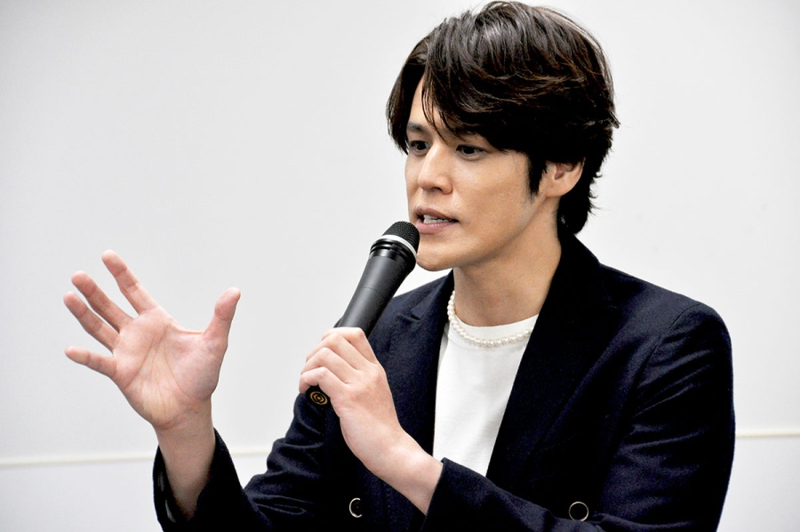 大阪でおこなわれた『アケチコ!~蒸気の黒ダイヤ、あるいは狂気の島~』の会見にて。宮野真守(4月3日・Lmaga.jp撮影)