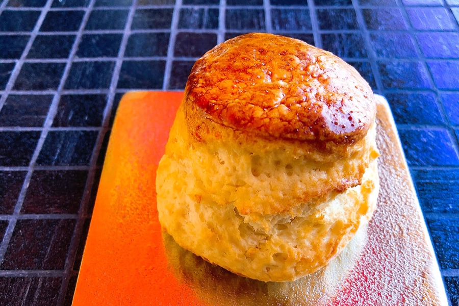 『スコーンスタジアム』に登場する「塩屋スコーン」のプレーンスコーン(1個237円)