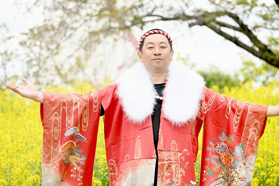 「万博盆踊り」の可能性を力強く語るレイザーラモンRG(4月13日/万博記念公園/Lmaga.jp撮影)