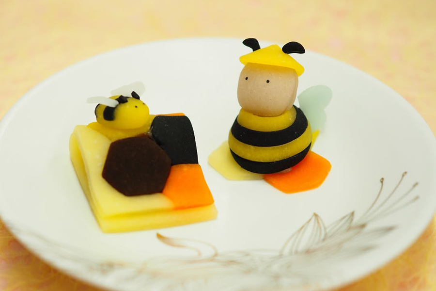 「nikiniki」によるイベント限定菓子は、蜂蜜ジンジャーのあんを使った「abeille(アベイユ)」(提供)