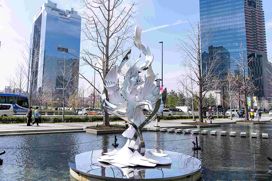 『大阪アート&デザイン2026』で展示される米山舞氏のグランフロント大阪「ART SCRAMBLE」