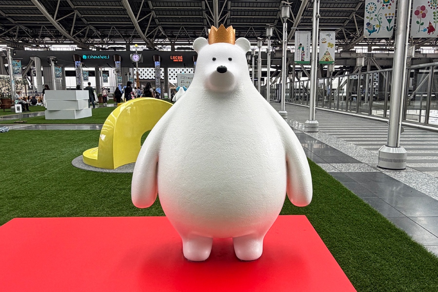 みなみかずひろ氏のクマのオブジェ(Lmaga.jp撮影)