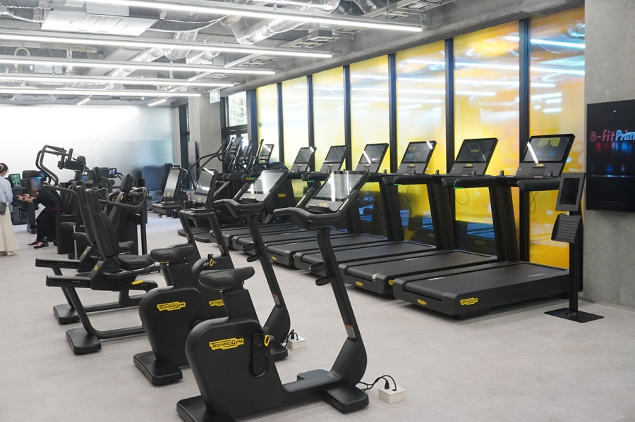 1階には会員制の「B-fit Prime」がスタンバイ。最新マシンが国内最大の12台揃う(SPA&SAUNA 水春 服部緑地)