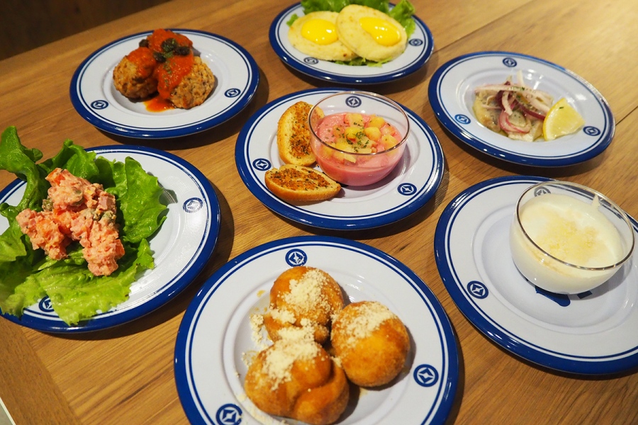 日本ではレアな世界の料理が続々(各310円)。名前からは予想がつかない素材の料理を実食してみるのも楽しい(Lmaga.jp撮影)