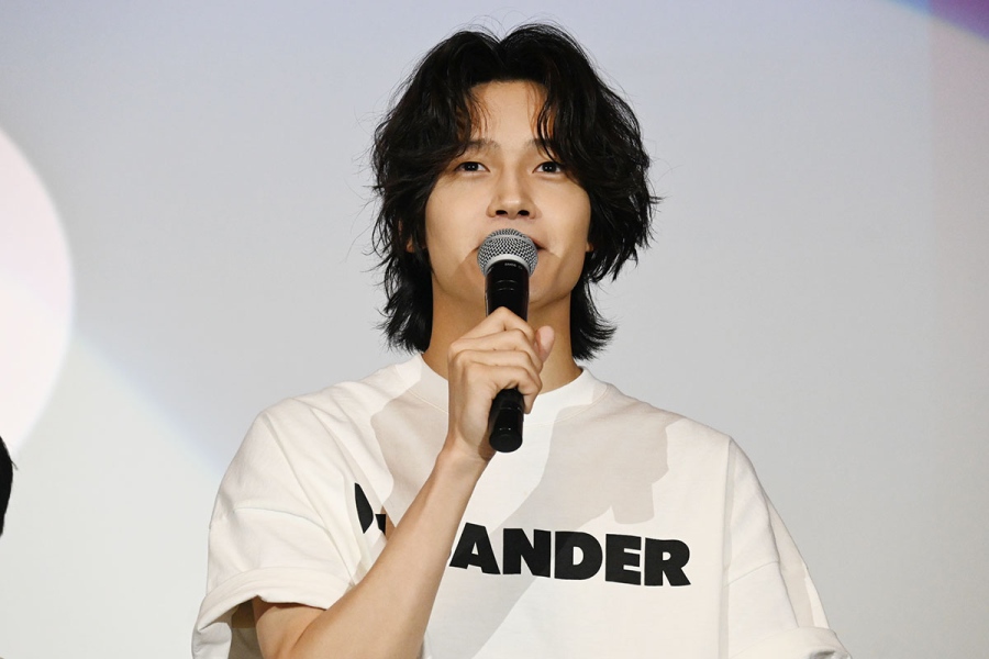 映画『おそ松さん 人類クズ化計画!!!!!?』の世界最速プレミア試写会で、アイドルオタクのチョロ松を演じた感想を話すAぇ! group佐野晶哉(5月25日・大阪市内)