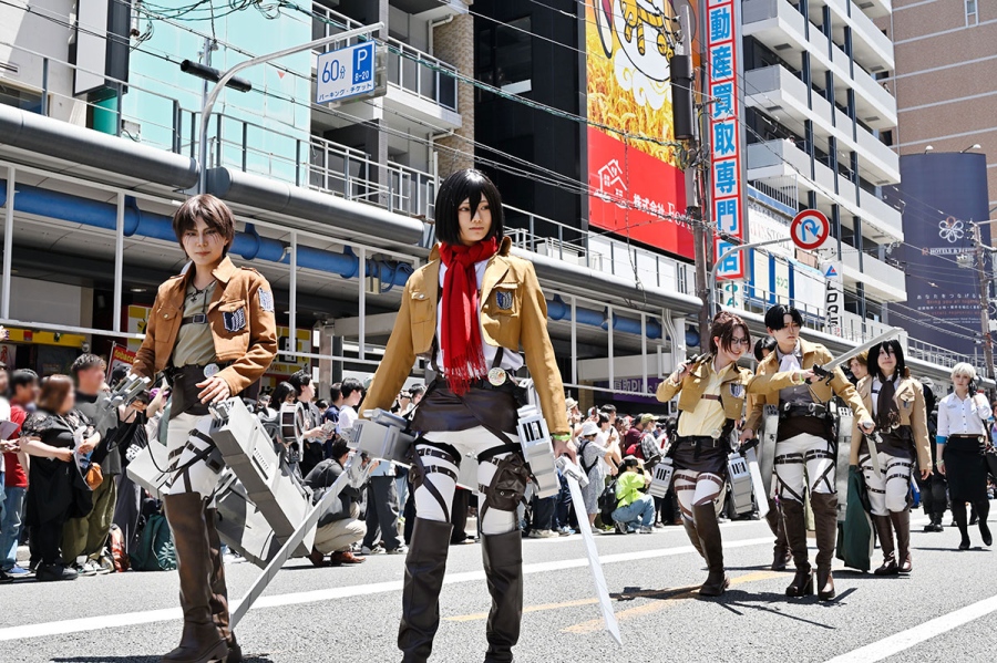 『日本橋ストリートフェスタ2026』のパレードの様子(5月17日12時頃/日本橋筋商店街)撮影/バンリ