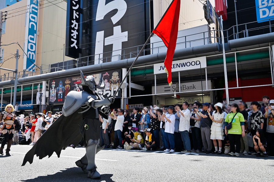 『日本橋ストリートフェスタ2026』のパレードの様子(5月17日12時頃/日本橋筋商店街)撮影/バンリ