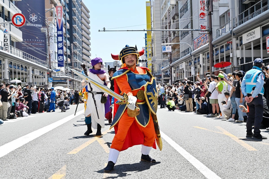 『日本橋ストリートフェスタ2026』のパレードの様子(5月17日12時頃/日本橋筋商店街)撮影/バンリ
