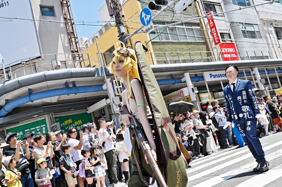 『日本橋ストリートフェスタ2026』のパレードの様子(5月17日12時頃/日本橋筋商店街)撮影/バンリ
